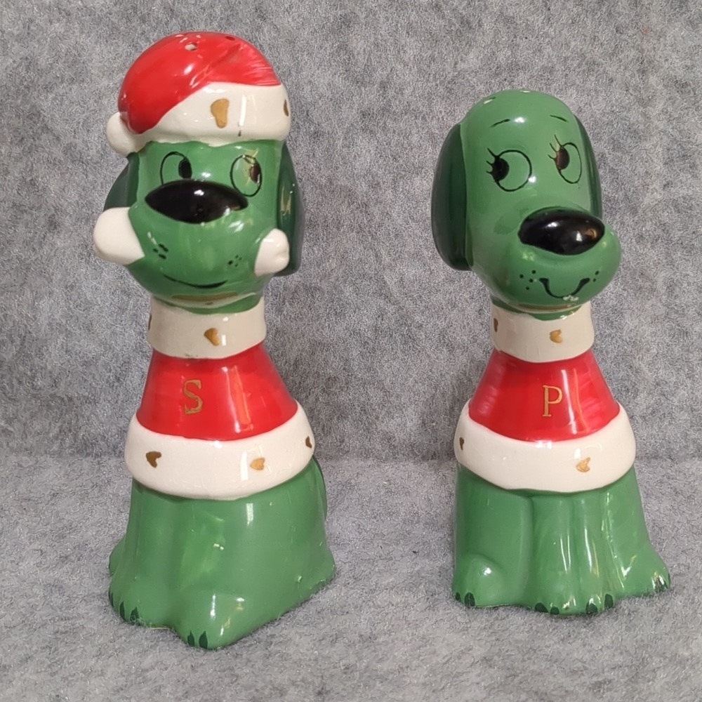 Commodore Japan Christmas Puppy Dog Hound Salt and Pepper Shakers Santa Hat